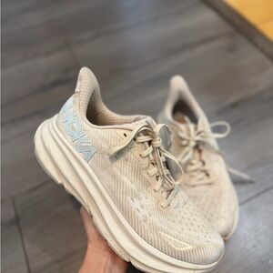 Hoka Women's Clifton 9 Sneakers